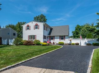 7 Lisa Ct, Nesconset, NY 11767