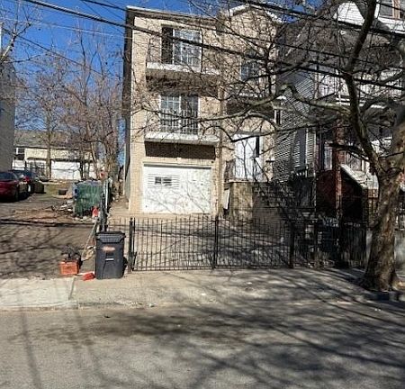 2nd image of 461 S 14Th St