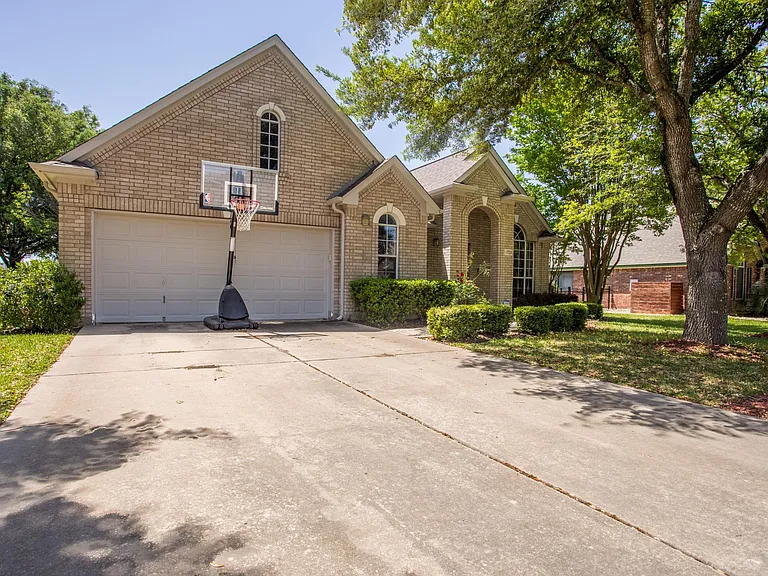 2713 Butler National Dr — Photo 2
