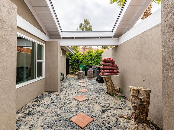 5th image of 23719 Jayhawker Ln
