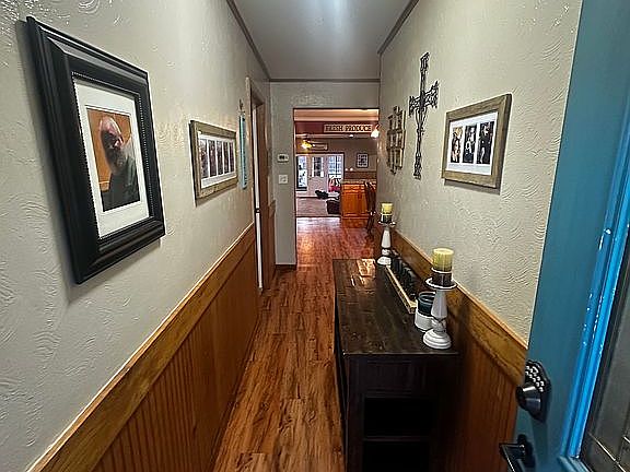 3rd image of 904 Avenue L NW