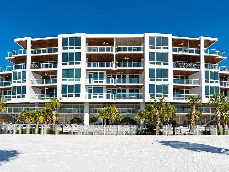 1035 Seaside Dr #406 — Photo 1