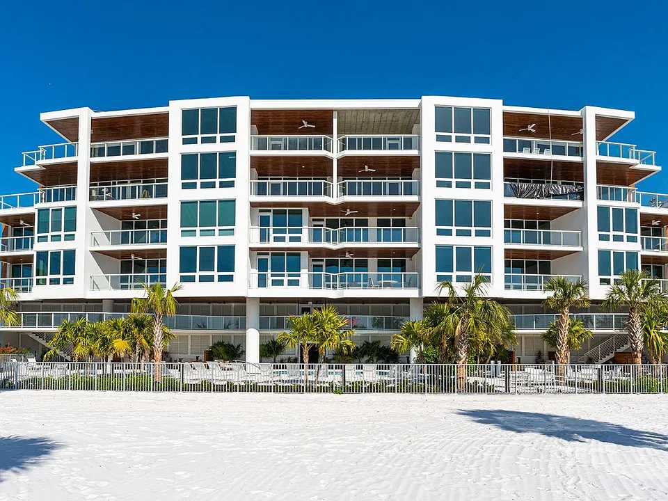 1035 Seaside Dr #406