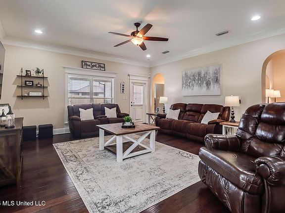 5th image of 2923 Cypress Creek Dr