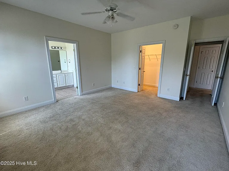 1052 Stonebridge Ln — Photo 8