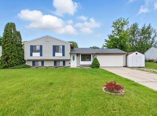 15015 Ashville Ct, Huntertown, IN 46748