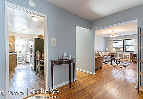 3rd image of 11866 Metropolitan Ave APT 4J