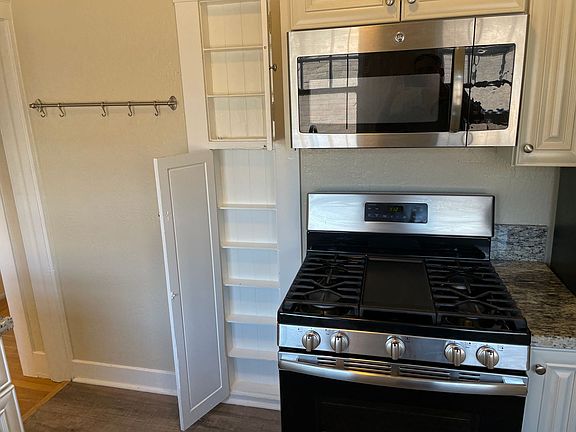 4th image of 4018 Broadway #303