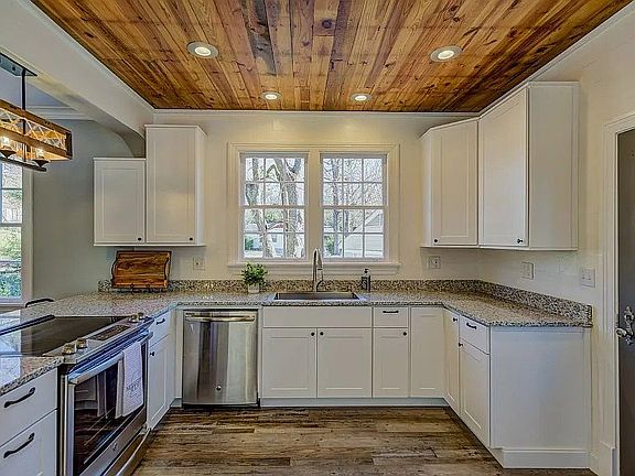 4th image of 1318 Wisteria Dr