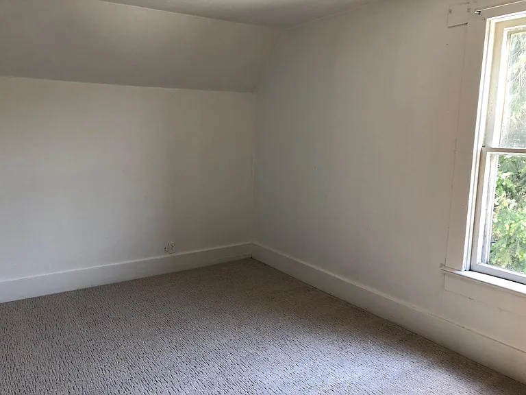 125 NE Whitman St — Photo 13