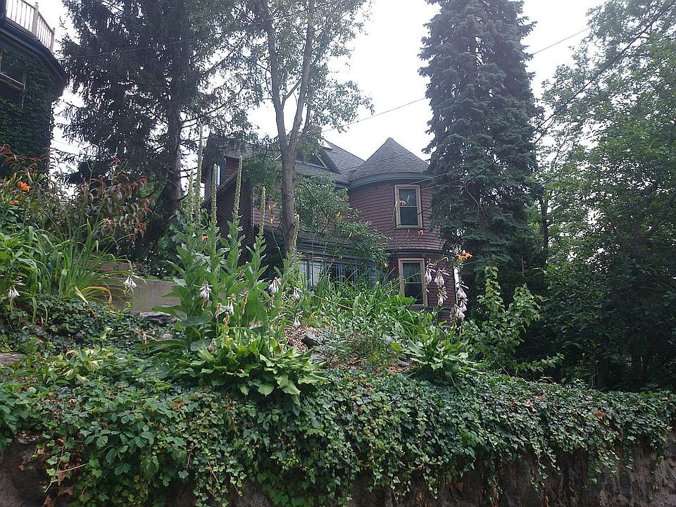 2nd image of 86 Rockview St