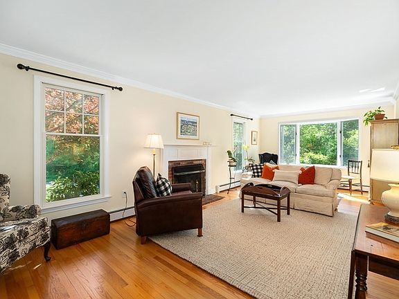 4th image of 4 Great Ledge Ln