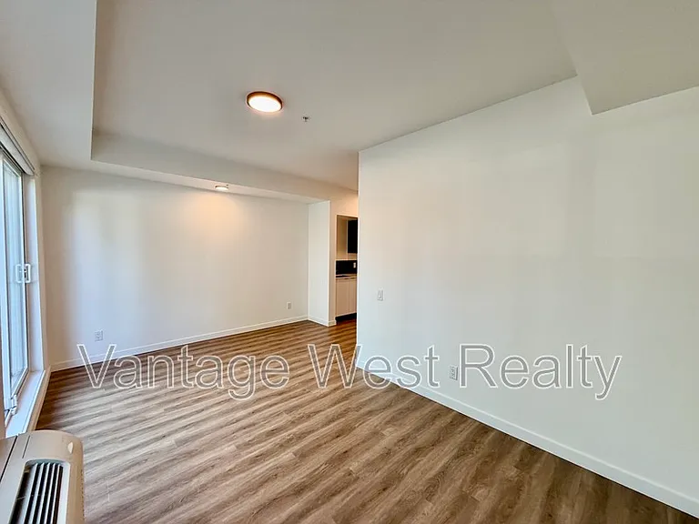 615 Rutland Rd N #101 — Photo 16