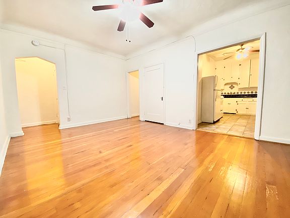 4th image of 608 S Dunsmuir Ave APT 204