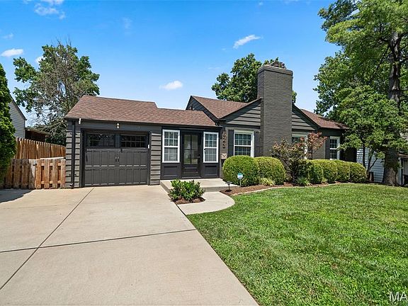 2nd image of 823 Victoria Pl