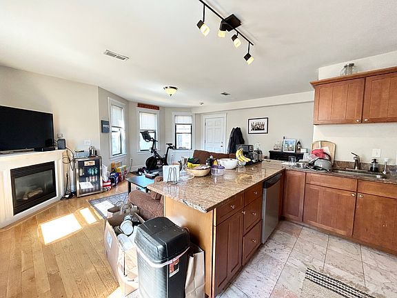 2nd image of 916 Dorchester Ave #3L