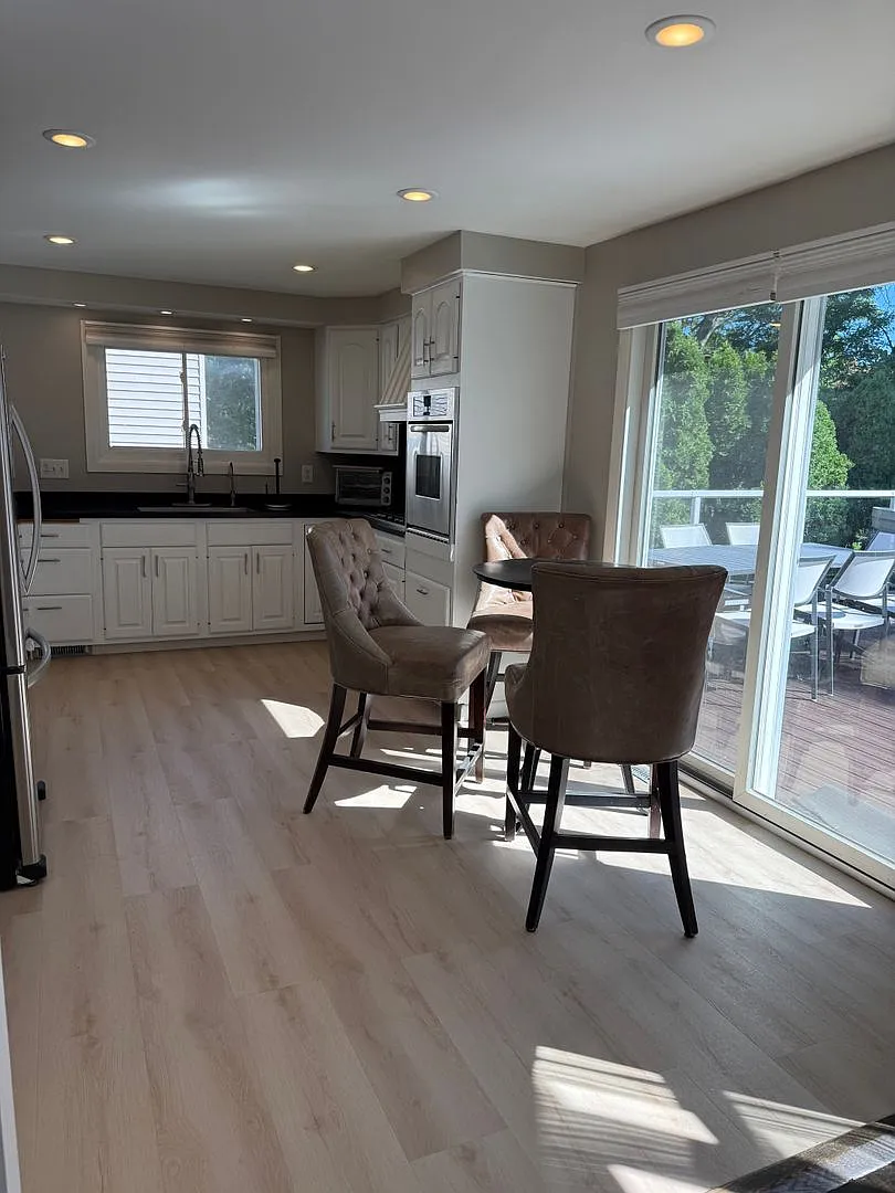 Fully furnished Deluxe Executive 5 Bedroom/ 3 Bath Liverpool Home — Photo 3