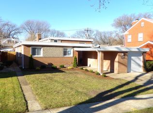 8240 S Oglesby Ave, Chicago, IL