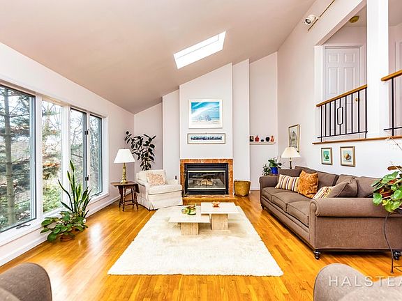 2nd image of 75 Cliff St