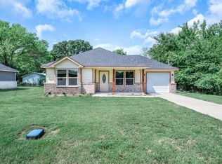 913 Redoak Dr, West Tawakoni, TX 75474