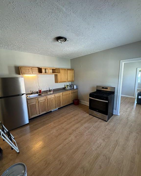 1st image of 2043 Hewitt Ave APT 1