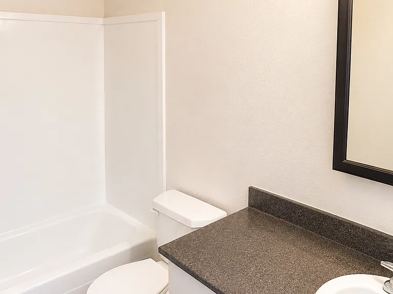 Cedar Cliff Apartments — Photo 9
