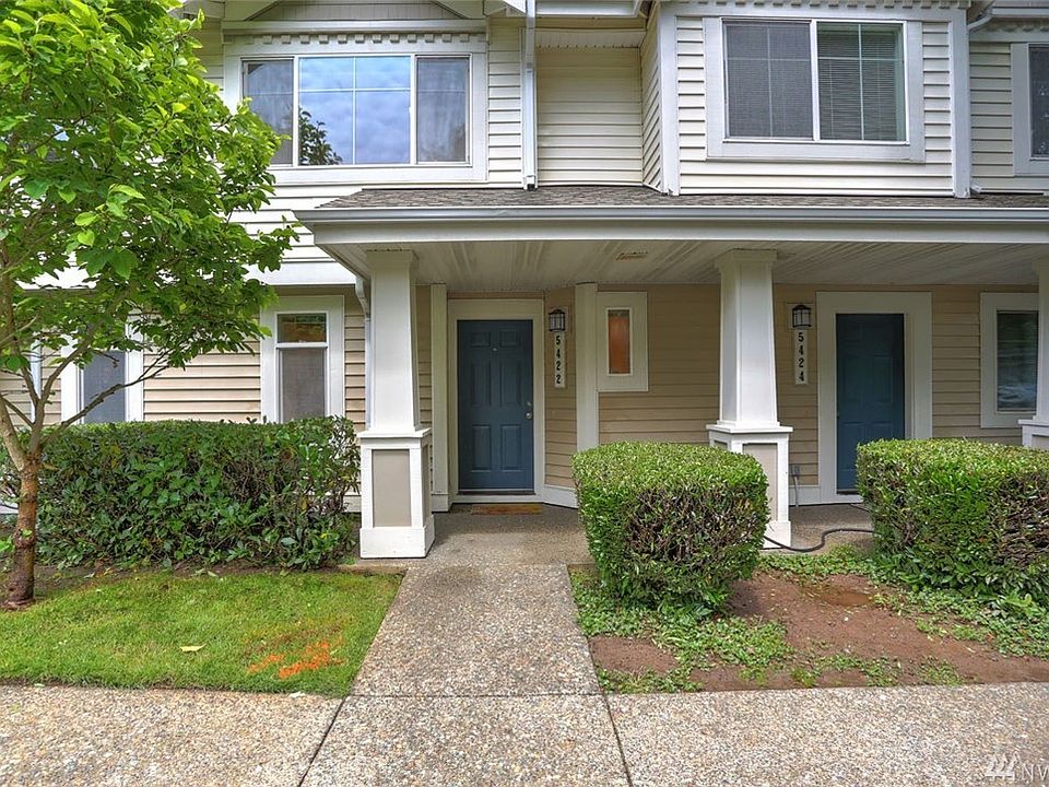 Welcome home to Promenade at the Lakes! Delight in this beautifully updated townhome-style condo with open sight-lines and large, light-filled rooms. This popular floor plan features an open kitchen with pass-through breakfast bar facing the dining area and living room. A large slider leads to a private, covered patio and lush greenspace. Upstairs you will find a spacious master suite with 3/4 bath, and another large guest room with ensuite full bath. The lakes is a highly sought-after community featuring gorgeous tree-lined drives, lake vistas and trails. Truly a commuter's dream location nestled in the heart of the Kent Valley with Kent Station, nearby golf course and ballfields, rapid transit and dynamic businesses such as Amazon, REI & Boeing at your doorstep.