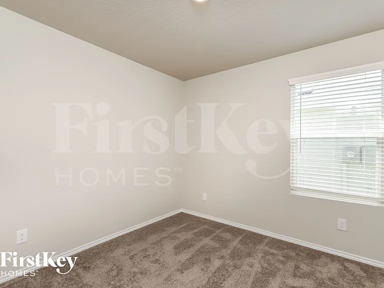 10610 Varmus Dr — Photo 11