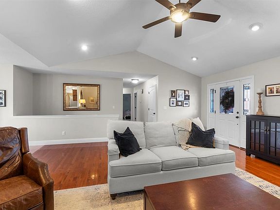 4th image of 1485 Trevino Dr