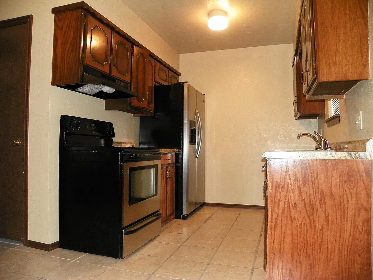 Building Photo - 1209 Whispering Gln