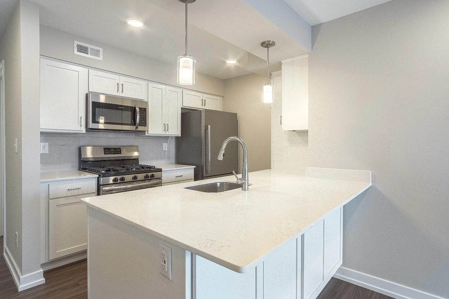 Hillside Apartments — Photo 1