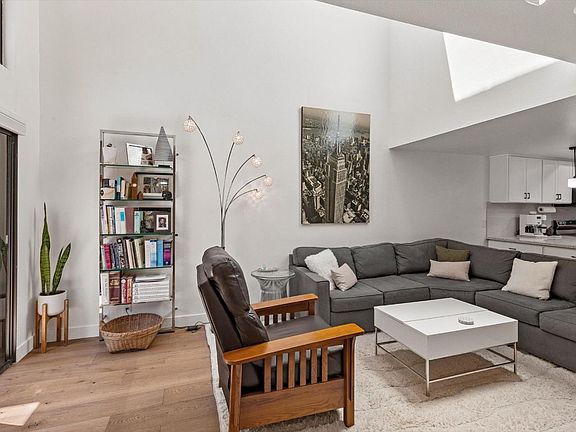 4th image of 1525 Tyler Park Way