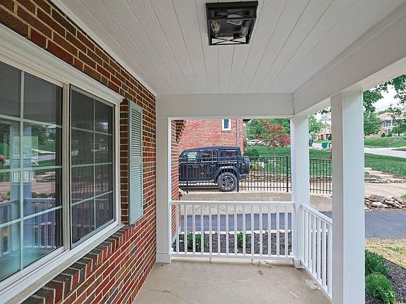 3rd image of 5829 Pandora Ave