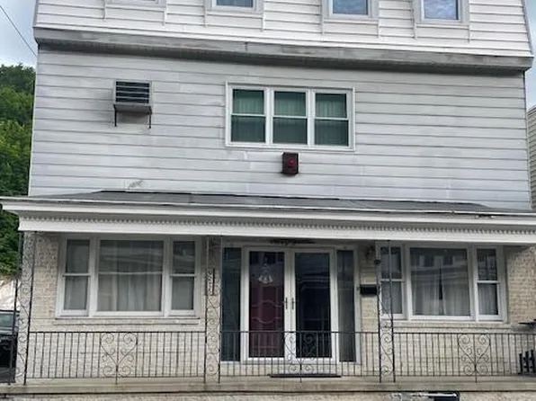 215 N 9th St, Ashland, PA 17921