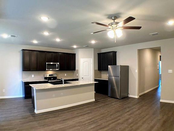 3rd image of 2304 Courtney Way