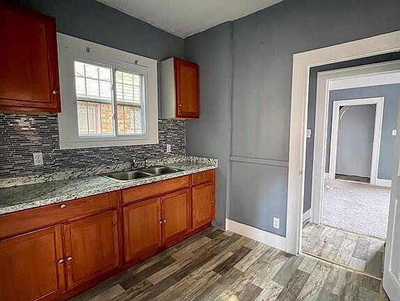 5th image of 14318 Kilbourne Ave