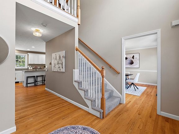 5th image of 28 Bradford Cir
