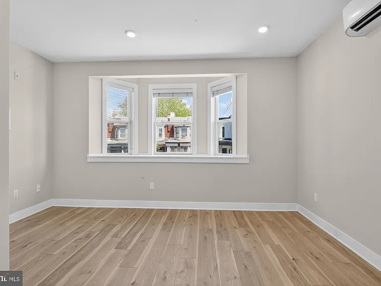 5230 Walnut St #2F — Photo 16