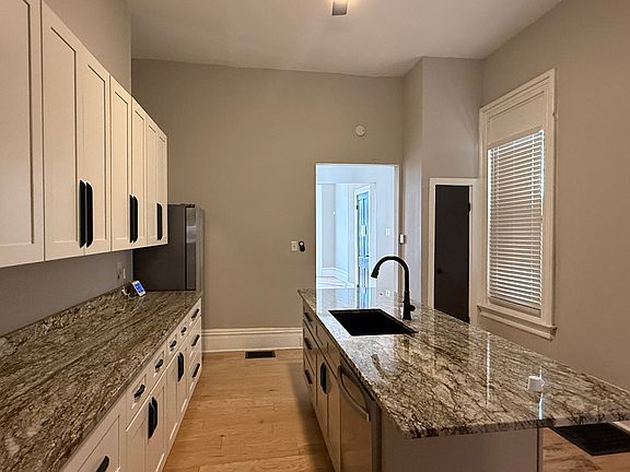 4th image of 466 Dayton St