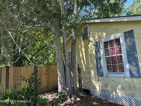 5th image of 1110 Live Oak Ave