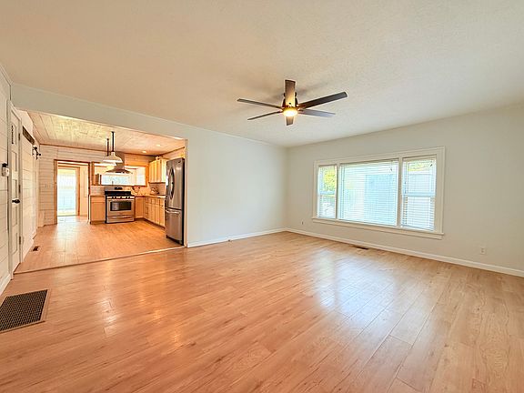 5th image of 90 Pickering Rd