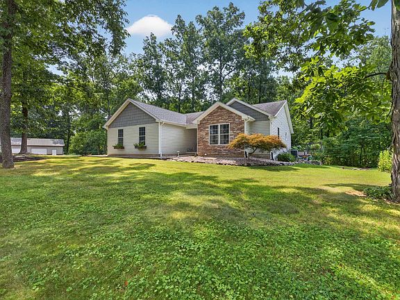 3rd image of 209 Heltonville Rd E