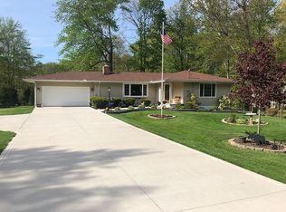 7353 Raccoon Hill Dr, Kirtland, OH 44094