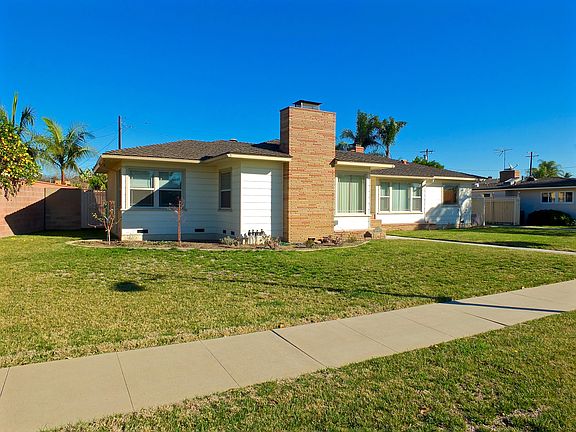 2nd image of 1115 E La Dera Dr