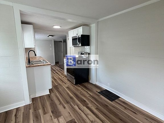 2nd image of 914 W Marion St