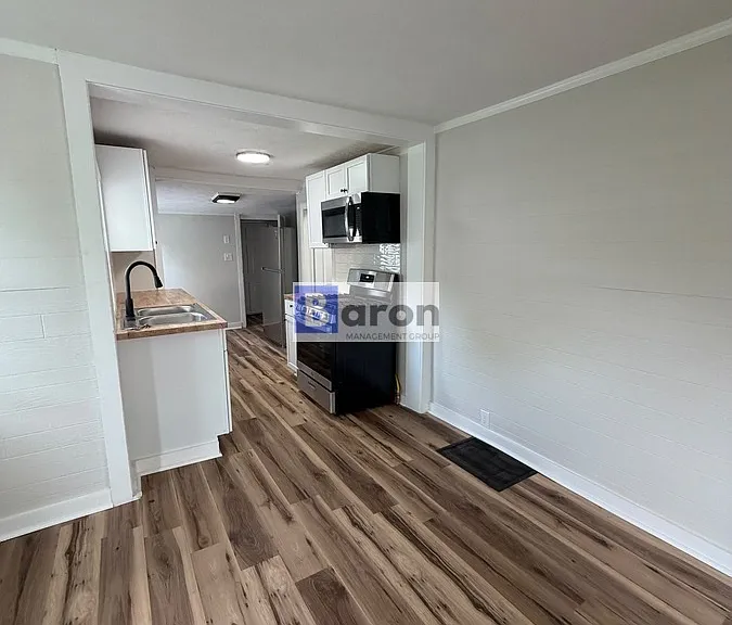 914 W Marion St — Photo 2