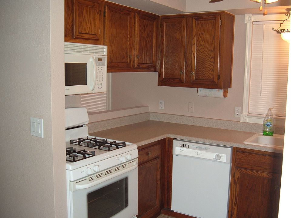 Range, dishwasher