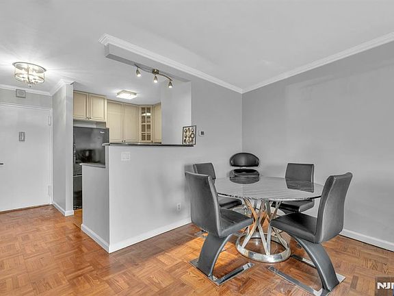 5th image of 2000 Linwood Ave APT 9E