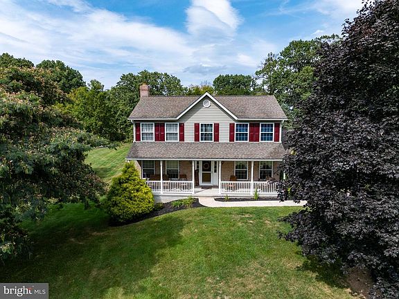 3rd image of 525 Appian Way