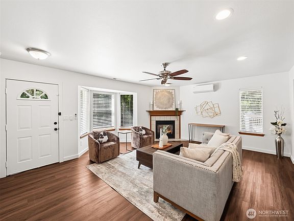 3rd image of 3815 & 3817 47th Street NW